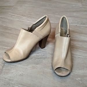 Aerosoles Heelrest Cream Shoe Booties with Open Toe and Chunky Heel